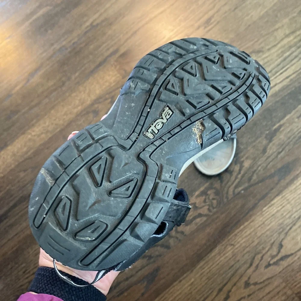 Teva Mens Sandals Black 9 GUC